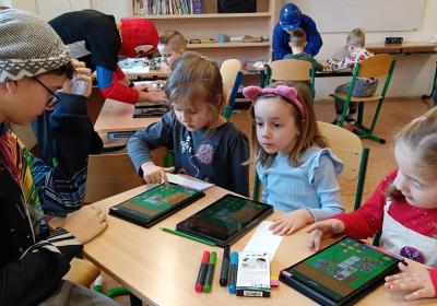 Kamarad Aneb Mali Velci Spolu 006