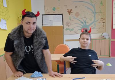 Kamarad Aneb Mali Velci Spolu 044